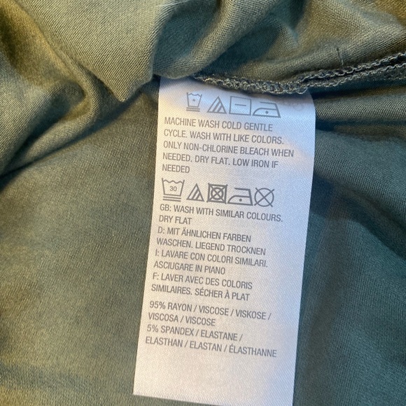 Lisa Rinna Collection Green Leopard Print Top - Picture 7 of 9